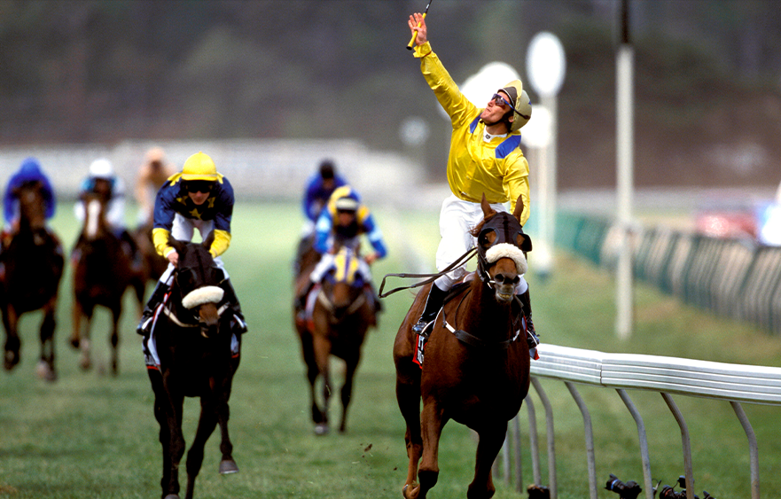 Three-time Melbourne Cup-winning jockey Damien Oliver announces retirement